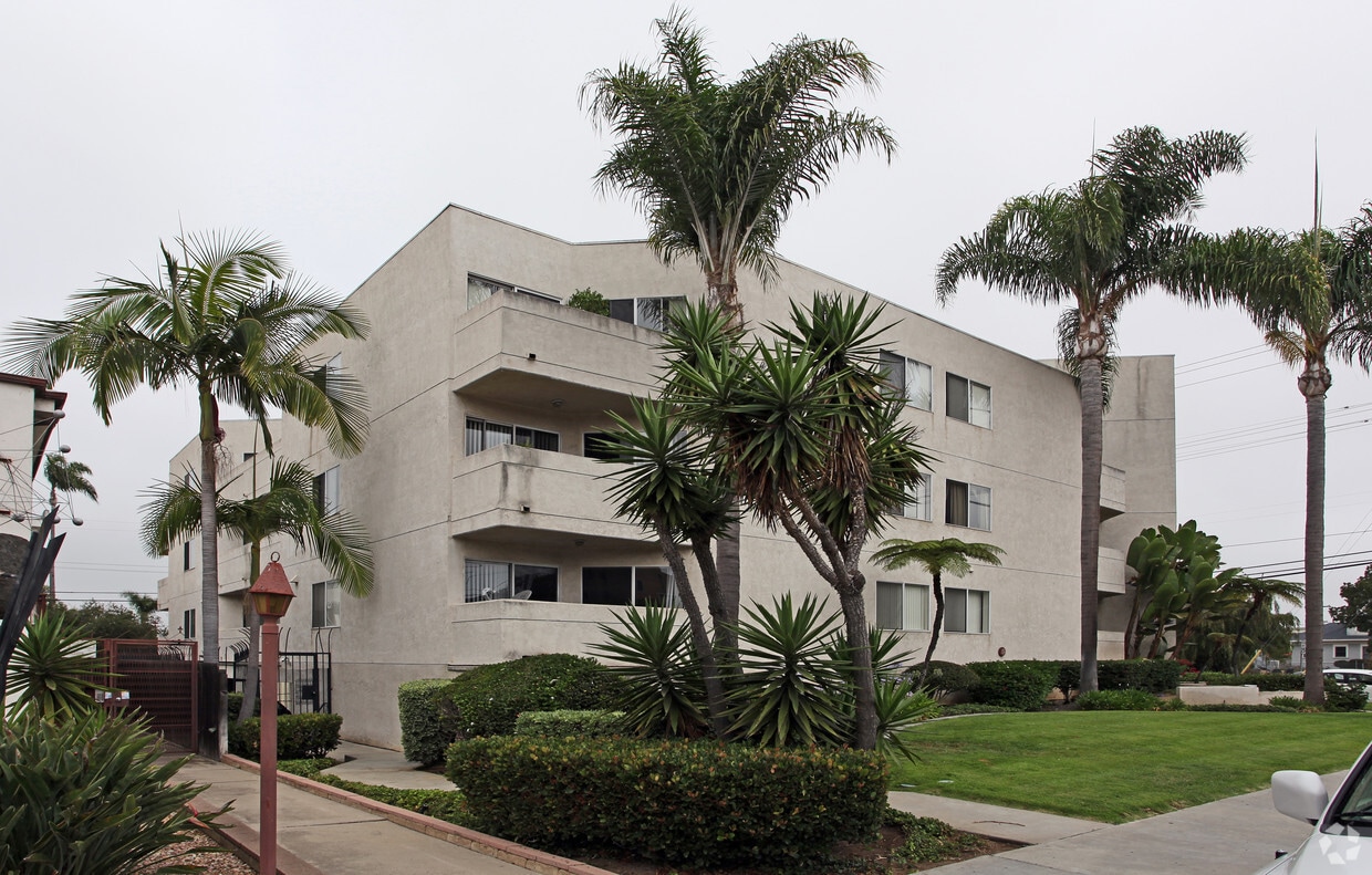 Building Photo - 3782 1st Ave