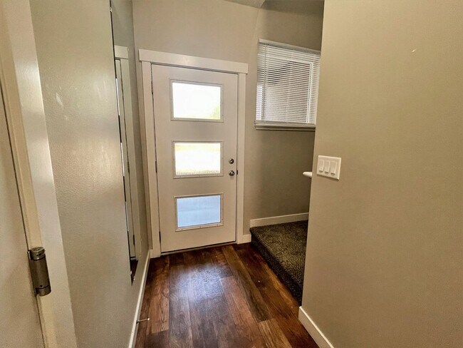 Building Photo - 2 Story Townhouse with Washer/Dryer, Fence...
