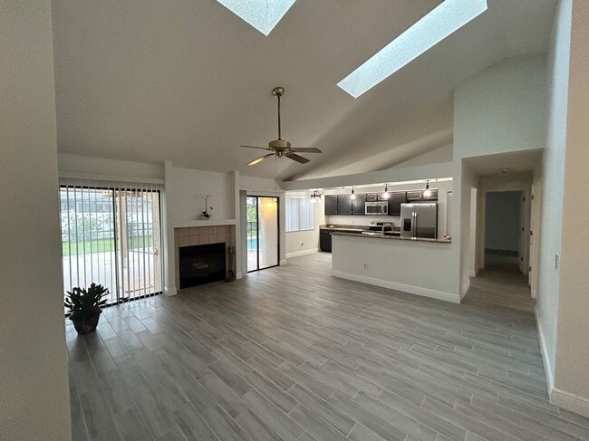 Foto del edificio - 580 Carrigan Ave