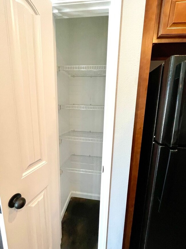 Building Photo - 3/2 off Richardson Dr. South side of Jonesboro