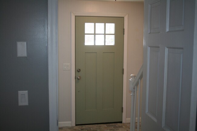 Building Photo - 6 Northfield Rd