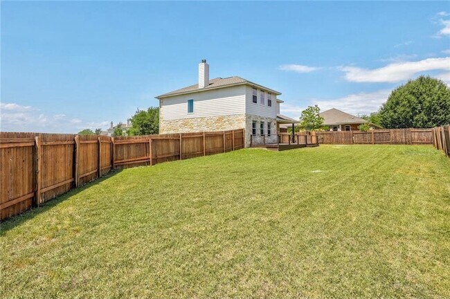 Building Photo - 15113 Fernhill Dr