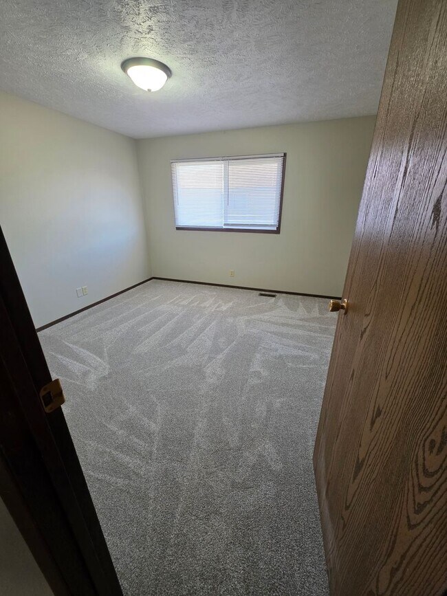 Building Photo - 507 Elm Ave