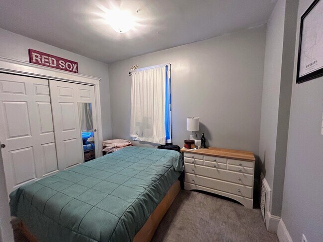Dormitorio - 2592 Massachusetts Ave