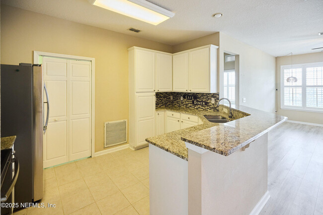 Foto del edificio - 11251 Campfield Dr