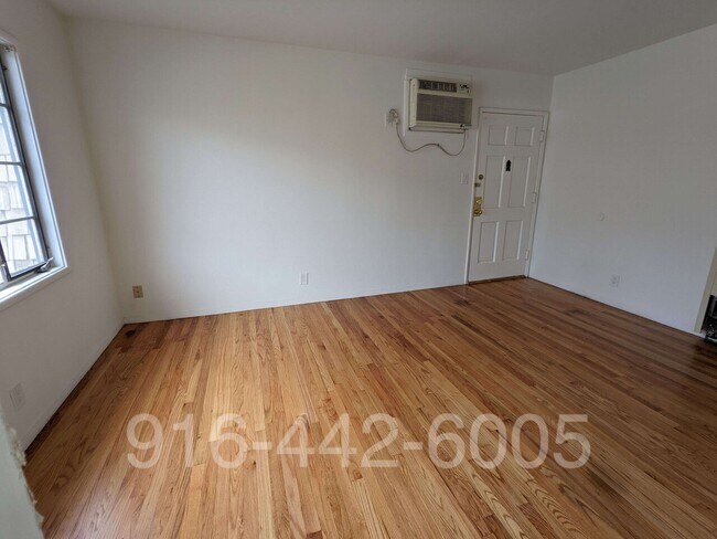 Building Photo - Kenwood Apartments 2426