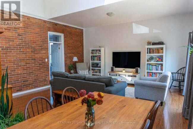 Building Photo - 128 Picton Main St