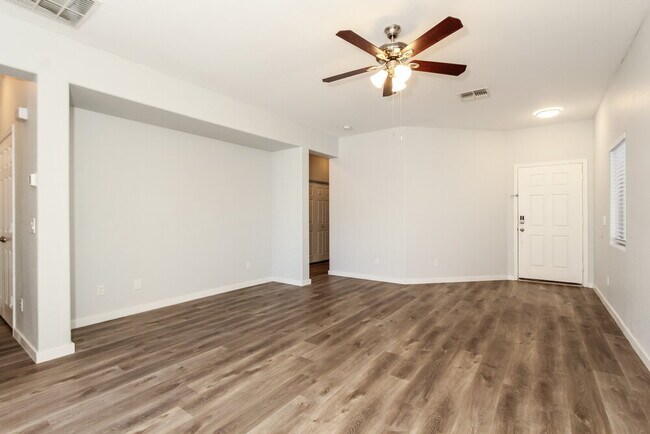 Foto del edificio - 44080 W McCord Dr