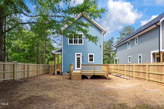 Building Photo - 423 Rose Ln