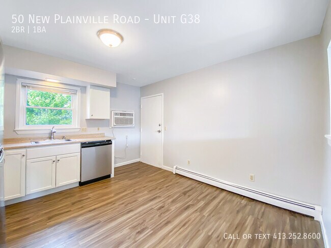Foto del edificio - 50 New Plainville Rd
