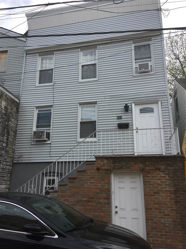 Primary Photo - 621 37th St