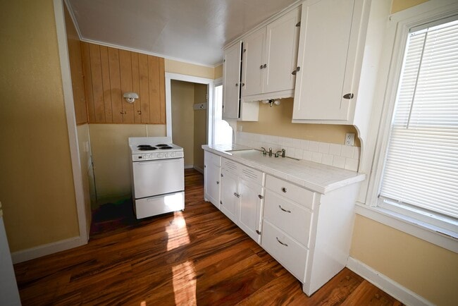 Building Photo - 1830 Superior Ave - Duplex