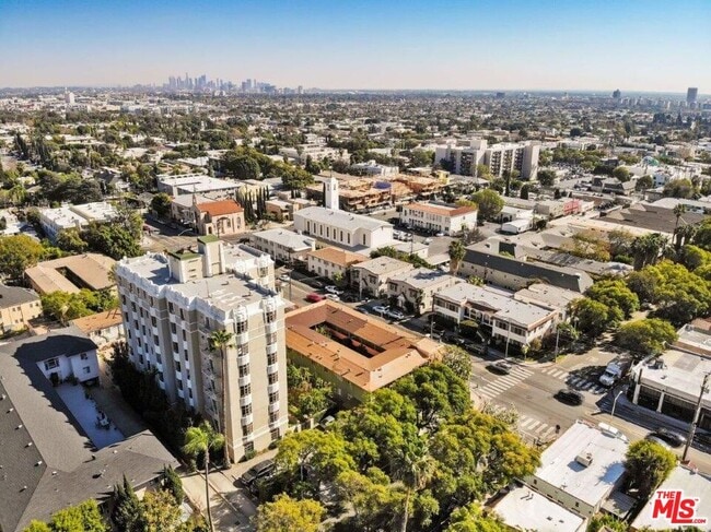 Building Photo - 1314 N Hayworth Ave