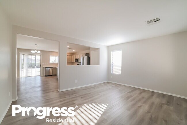 Foto del edificio - 25545 W Red Sky Pl