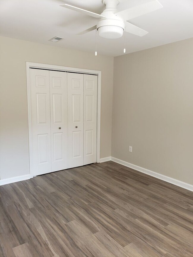 Building Photo - **Move In Ready 4-Bedroom Townhome Close to NC State**