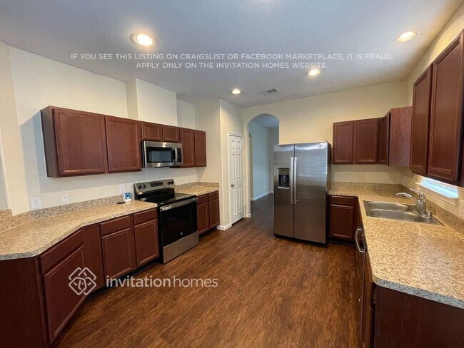 Foto del edificio - 13529 Raintree Dr
