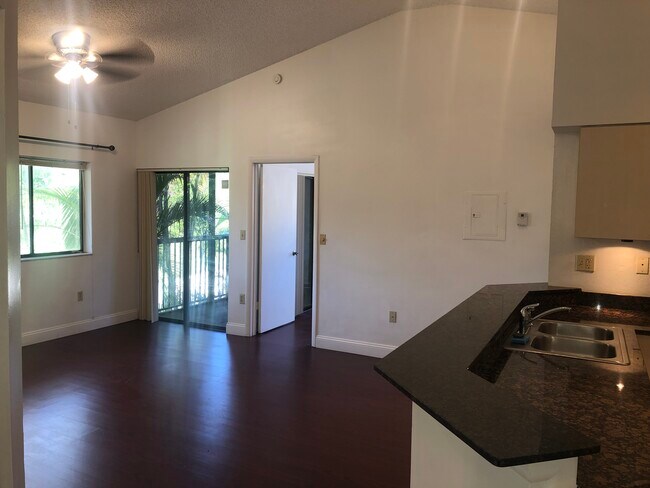 Foto del edificio - 2550 SW 18th Ter