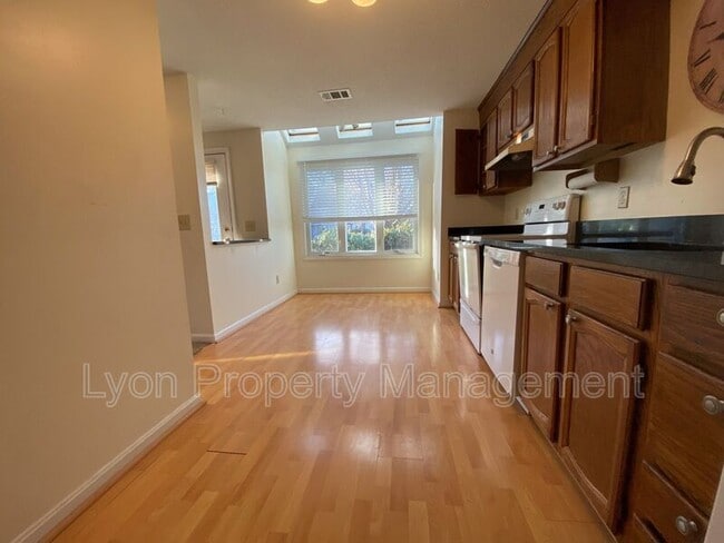 Building Photo - 404 Maple Brook Rd