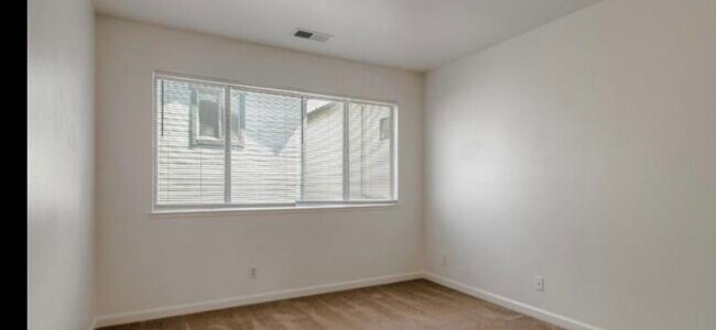 Foto del edificio - 536 2nd Ln