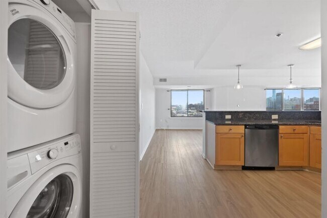 Foto del edificio - 700 1st St