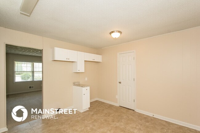 Building Photo - 6090 Graceland Cir
