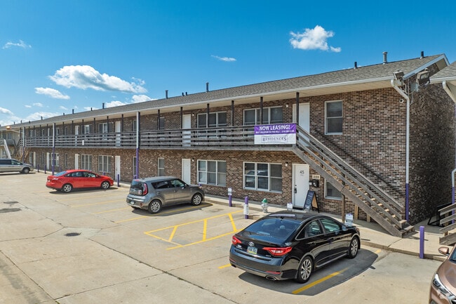 Building Photo - Residences on College Hill