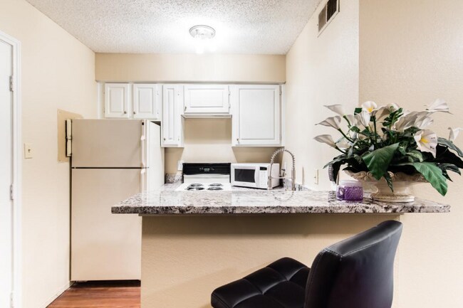 Foto del edificio - 1704 Baird Farm Cir