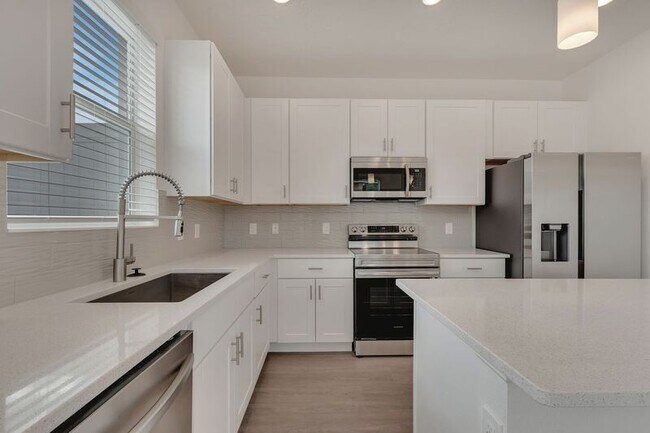 Building Photo - 943 Valencia Isle Dr