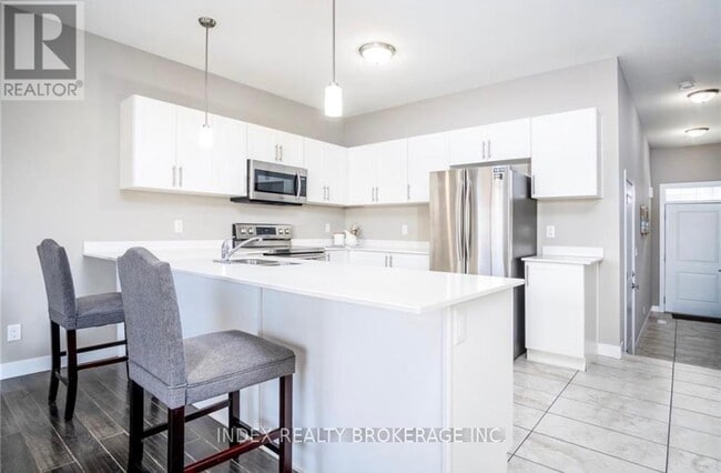 Building Photo - 439 Athlone Ave