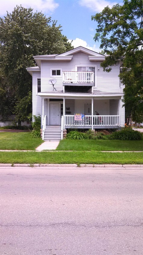 Primary Photo - 504 W Irving Ave