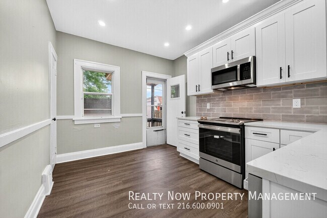 Building Photo - 3490 Raymont Blvd