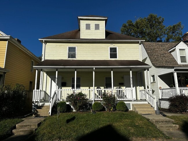Building Photo - 913 Oakwood Ave