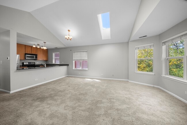 Building Photo - 649 W Elm St