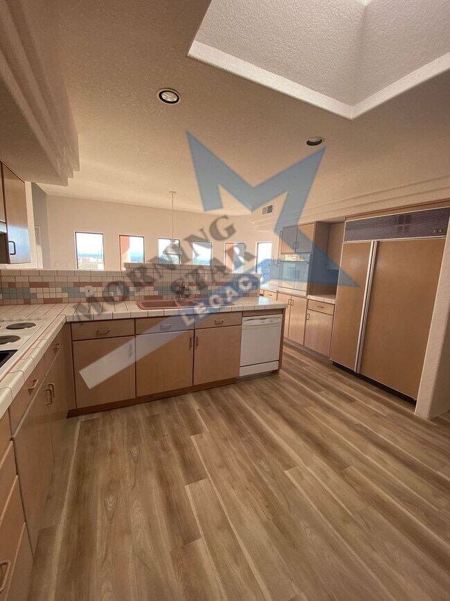 Foto del edificio - VIEWS!!  Spacious home in Picacho Hills!