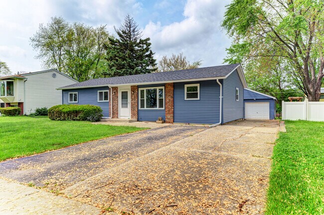 Building Photo - 340 Greencrest Dr