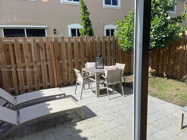 Building Photo - 2423 SE 11th St