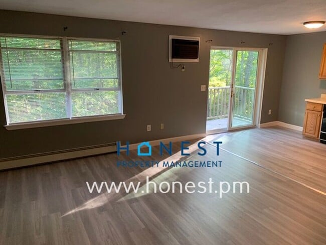 Foto del edificio - 2647 W River Rd