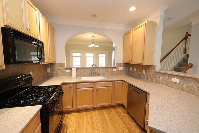 Foto del edificio - Spacious Townhome in Prime North Raleigh Location