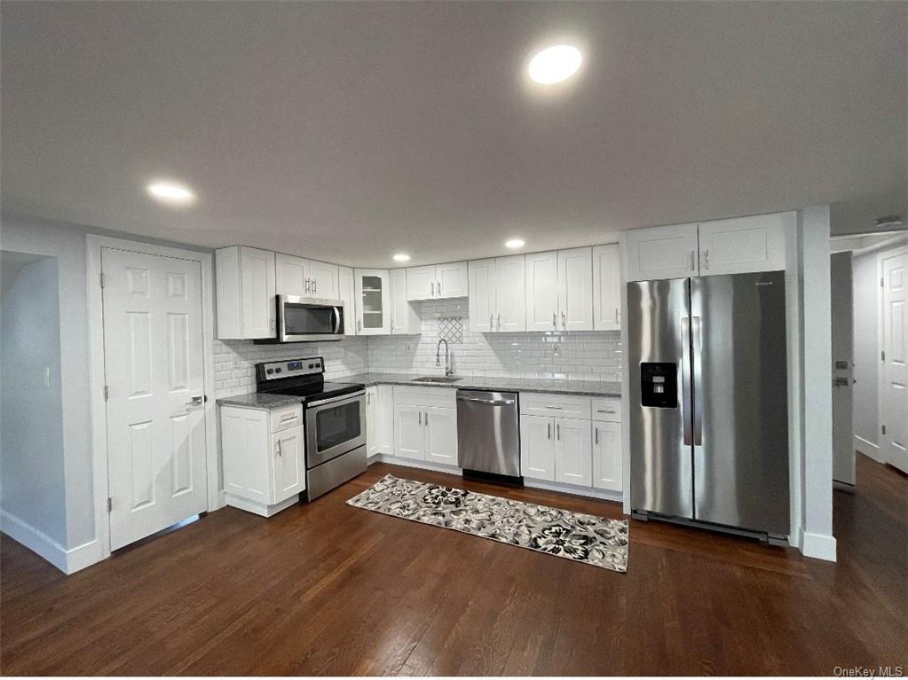 Primary Photo - 254 S Ridge St