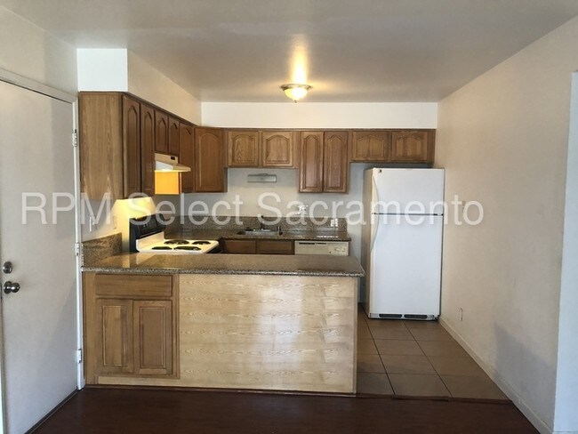 Foto del edificio - Updated 3 bed 2 bath duplex