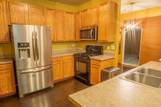 Building Photo - 2612 Pond View Dr