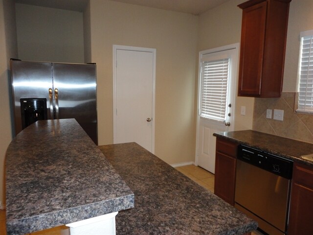 Foto del edificio - 9811 Rainbow Crk