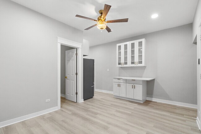 Foto del edificio - 1127 W Farwell Ave