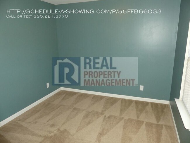 Building Photo - 3 Bed / 2.5 Bath Home in North Greensboro