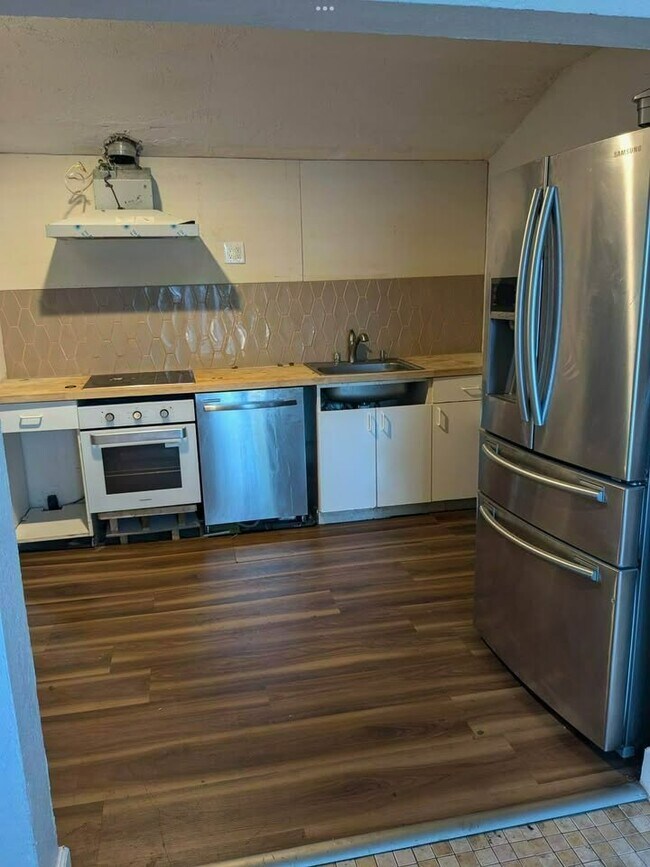 Foto del edificio - 605 NE 27th St