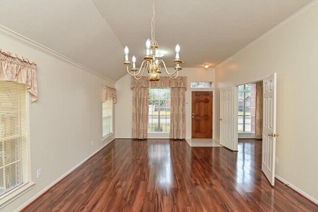 Building Photo - 12227 Meadowglen Dr