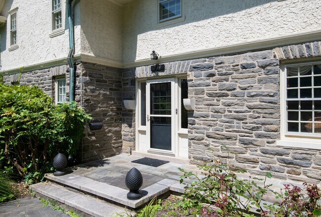 Foto del edificio - 734 Millbrook Ln