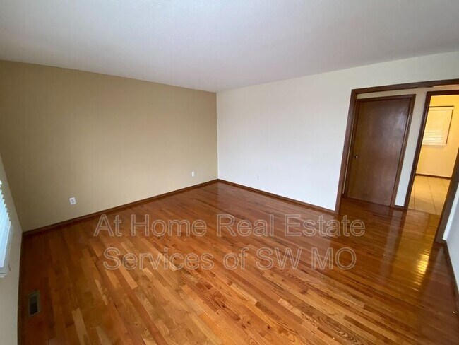 Building Photo - 3205 S Kimbrough Ave