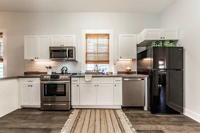 Foto del edificio - 2021 Avenue O 1/2