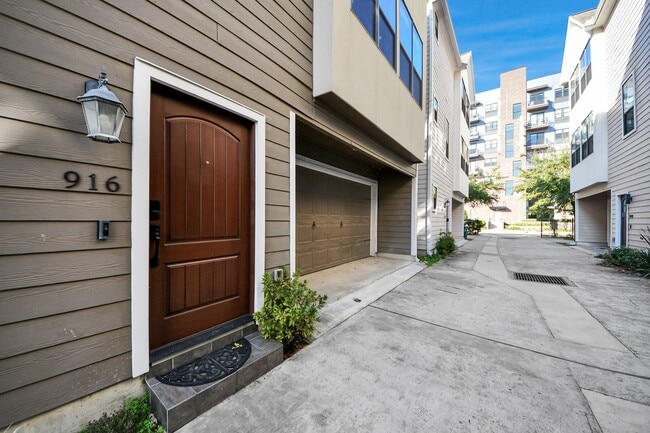 Foto del edificio - 916 W 20th St